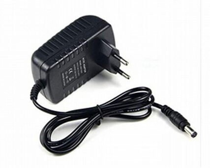 CARGADOR PARA CAMARA DE SEGURIDA 12V A 2AMP.